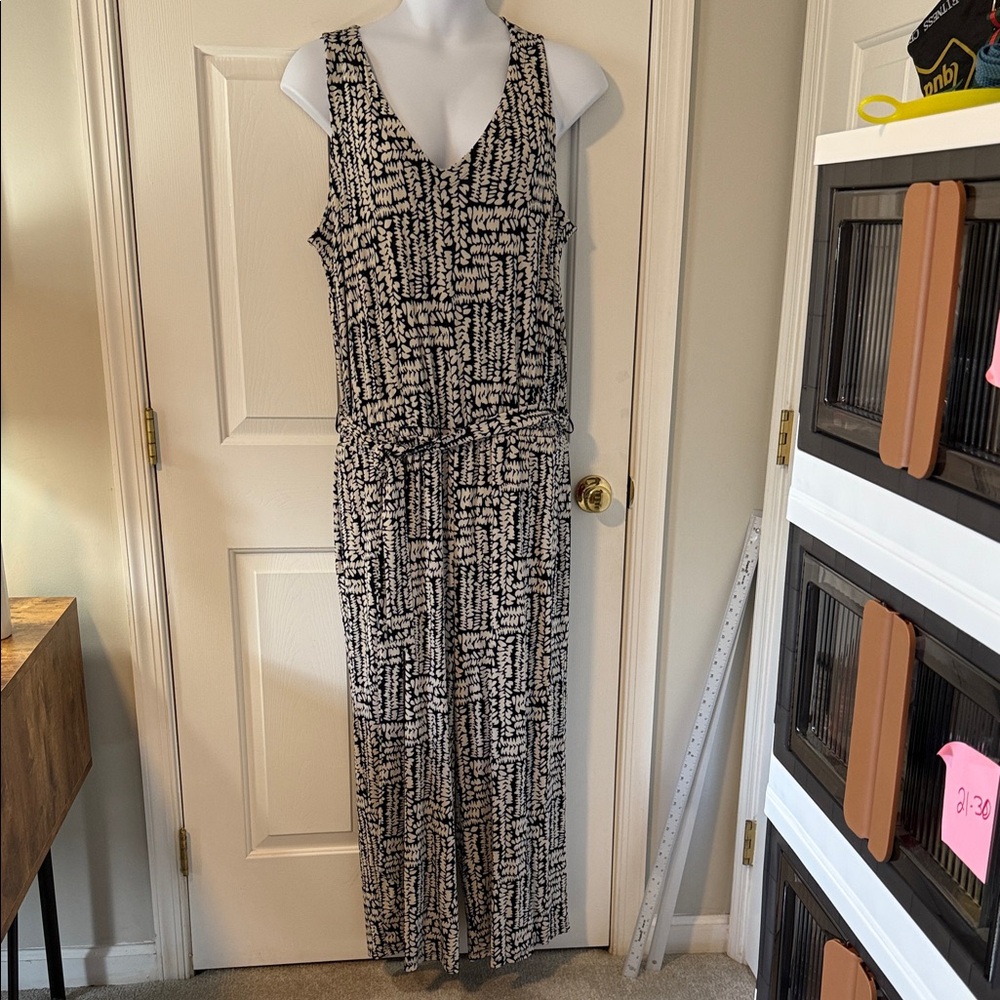 Navy Blue and White Sleeveless Jumpsuit